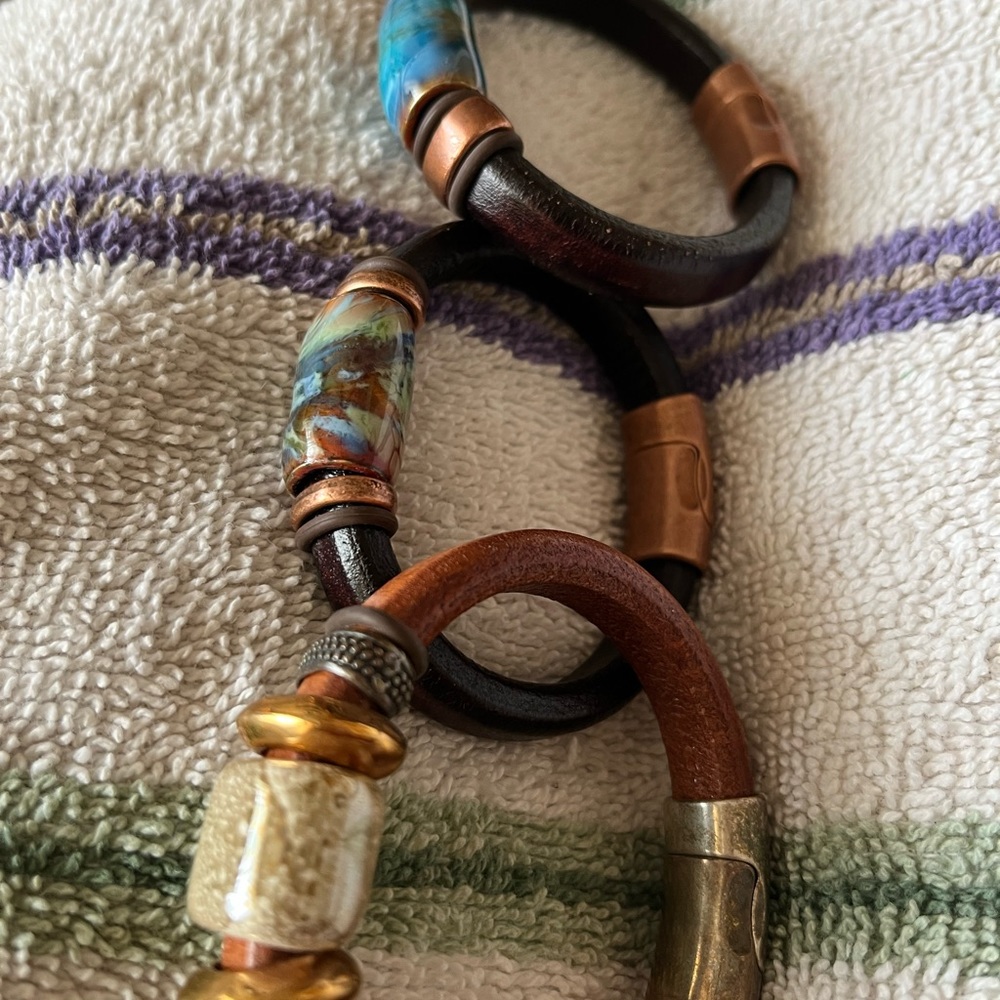 Bracelets - Picture 2 of 5